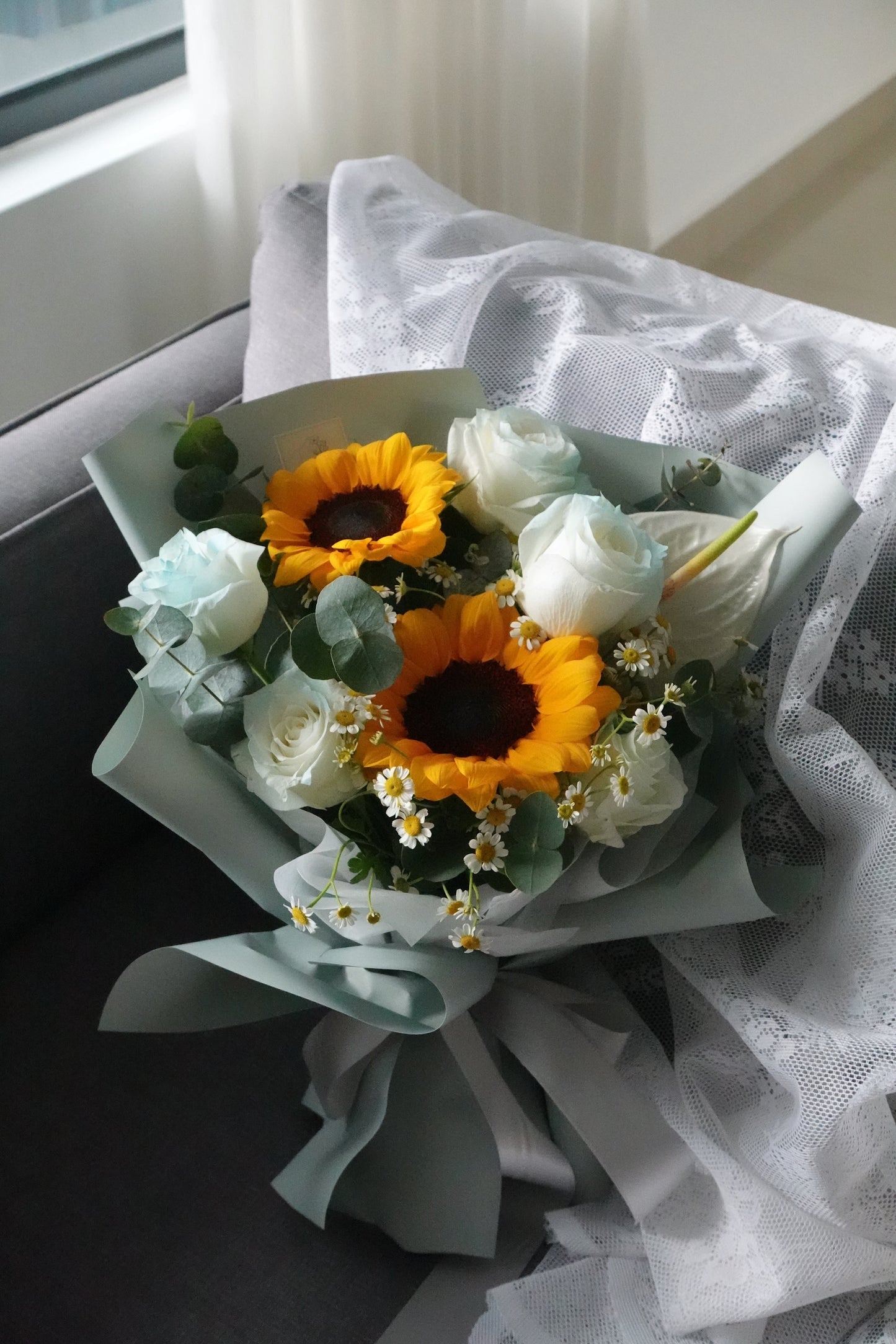 Cool & warm - Sunflower bouquet